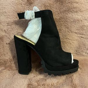 Chucky Peep Toe Platform heels